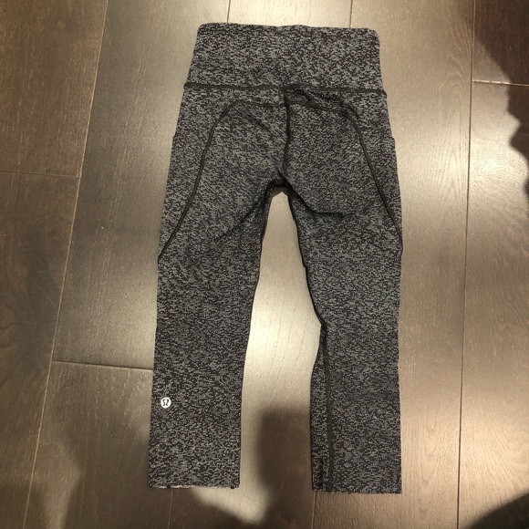 LULULEMON 18” Patterned Leggings - Picture 5 of 6
